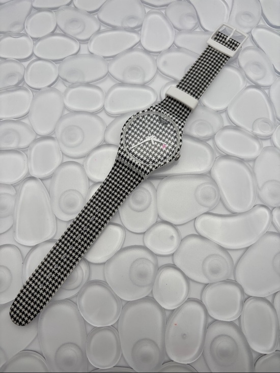 Swatch Watch - SUOW138 - CHICKEN RUN (Pink) main image 6